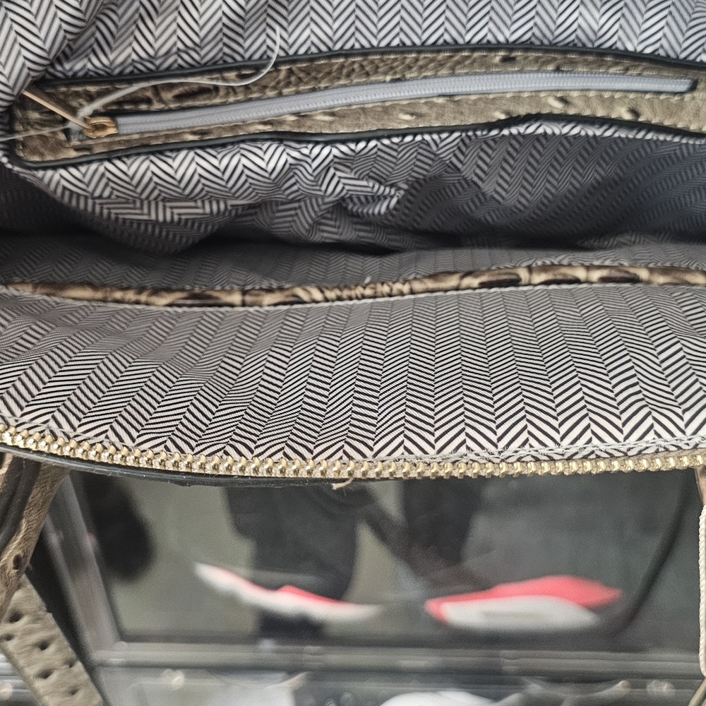 Handbag - Picture 2 of 11